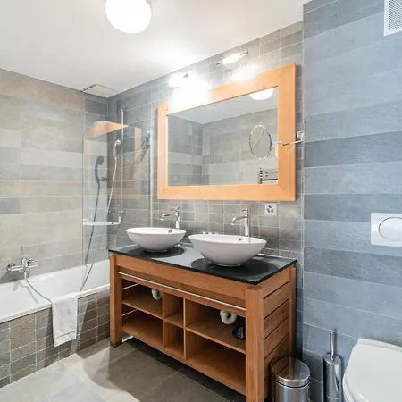 Haus Whymper By Premium *