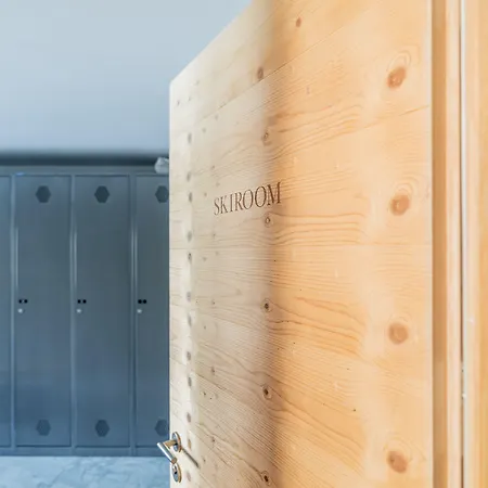 Haus Whymper By Premium *