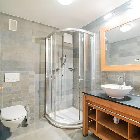 Haus Whymper By Premium